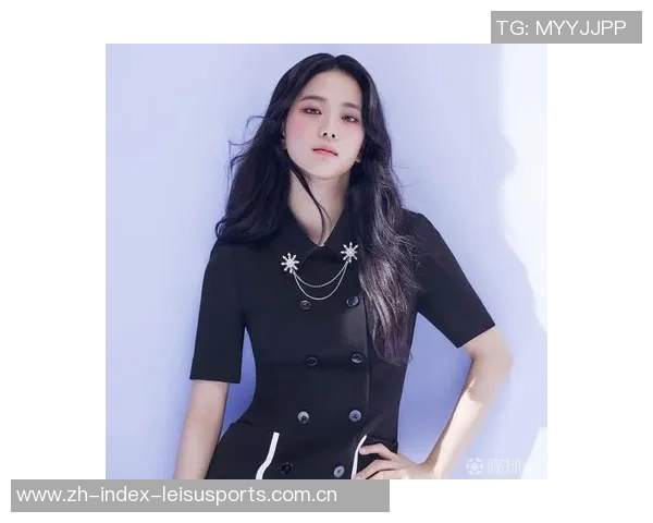 金智秀与足球明星亲密合照展现运动与音乐的完美融合 金智秀与足球明星亲密合照展现运动与音乐的完美融合